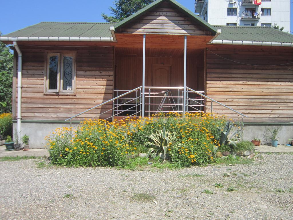 Wooden Cottage Makhinjauri Eksteriør billede