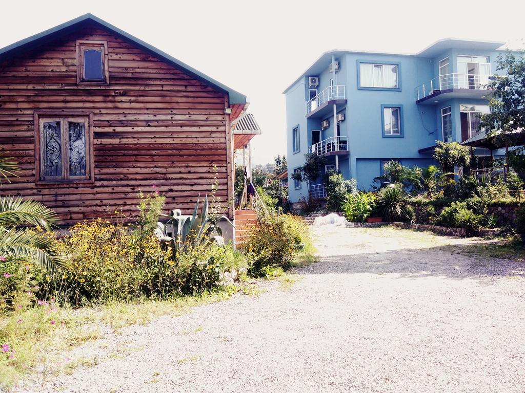 Wooden Cottage Makhinjauri Eksteriør billede